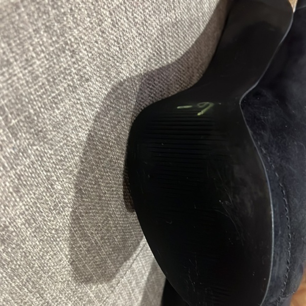 Michael Kors Suave Heels - Picture 3 of 10